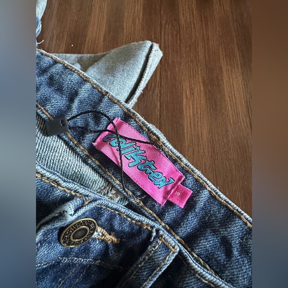 Edikted Women's Vesper Cuffed Low Rise Jeans size small current style NWOT - Picture 2 of 9